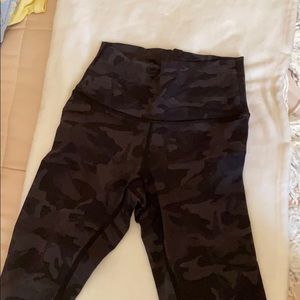 COPY - Lululemon camo leggings